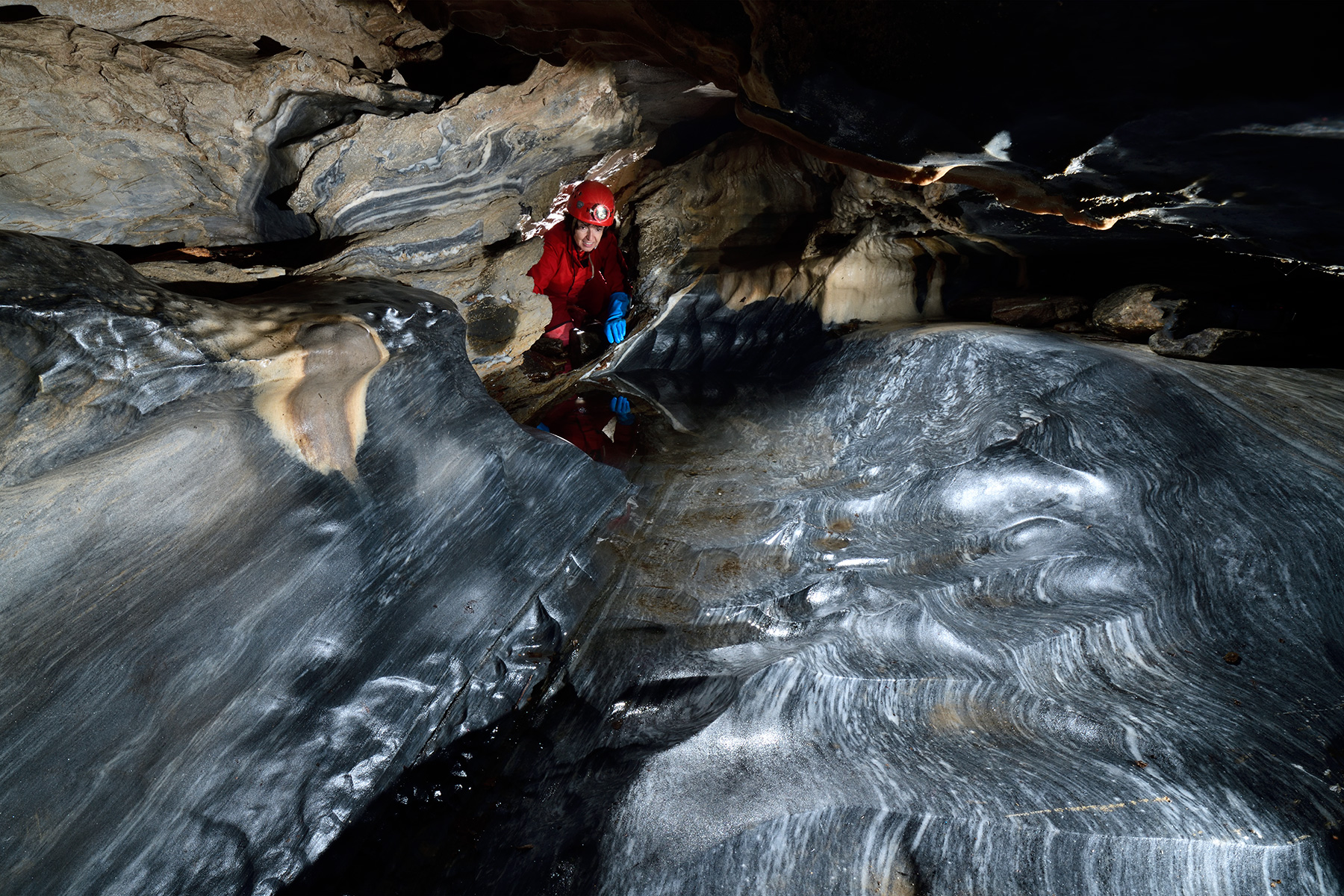 Photo Eldon French Cave (Vermont, USA) - Passage bas avec marbres polis ...