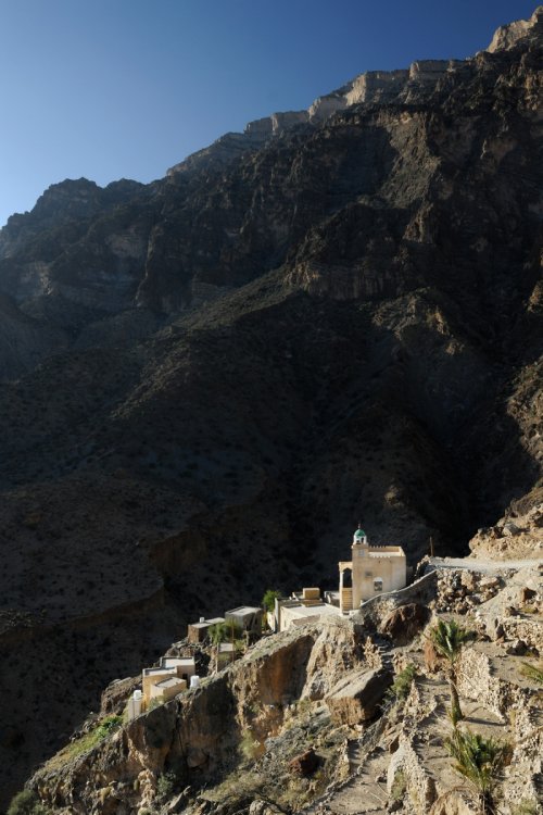 Sultanate of Oman - Village of El Hawb clinging to the steep slopes of Jebel Shams (VO-07-0390)